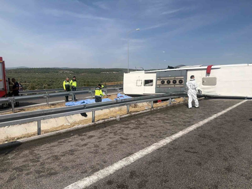 Bakan Çiftçi: "Manisa’nın Akhisar ilçesinde meydana gelen trafik kazasında ilk belirlemelere göre 11 vatandaşımız vefat etmiş, 37 vatandaşımız yaralanmıştır"