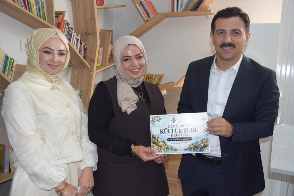 Kaymakamımız Şenol Öztürk, Kitap Okuyan Kadın Velilerle Bir Araya Geldi