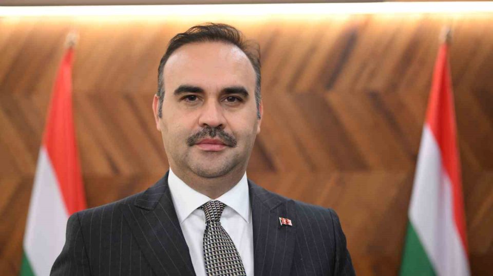 Bakan Kacır: "Şirketlerini kuracak girişimcilerimize 1 milyon 350 bin lira yatırım imkanı sunuyoruz"