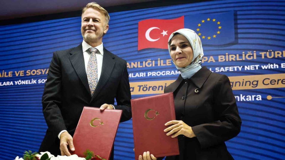 Bakan Göktaş: "Ailelerin gıda, barınma eğitim gibi temel ihtiyaçlarına destek olmayı sürdüreceğiz"