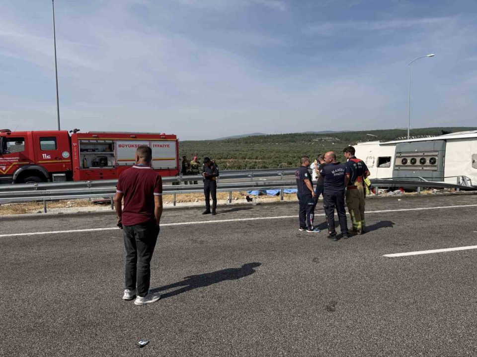 Bakan Çiftçi: "Manisa’nın Akhisar ilçesinde meydana gelen trafik kazasında ilk belirlemelere göre 11 vatandaşımız vefat etmiş, 37 vatandaşımız yaralanmıştır"