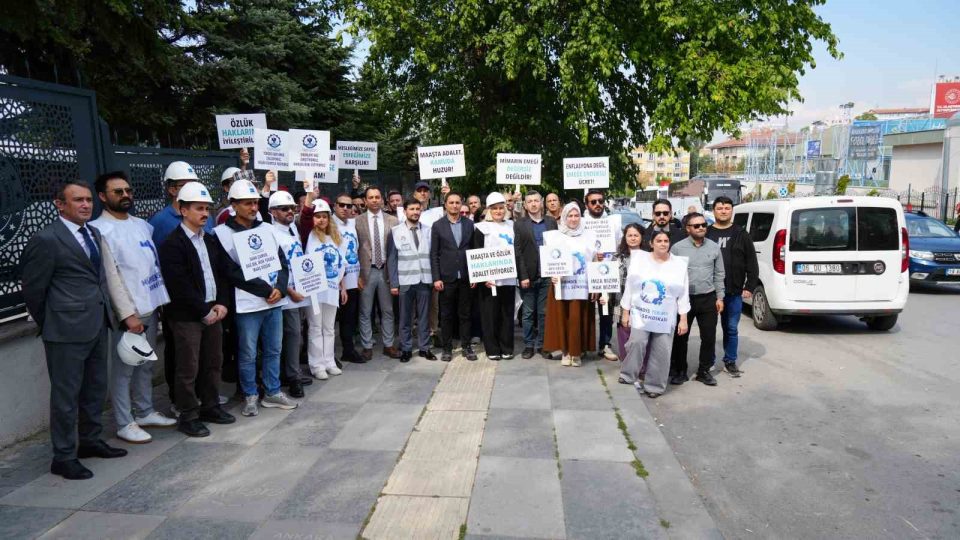 Mühendis Tek-Sen Konfederasyonu’ndan Bakanlık önünde özlük haklarında ve ücretlerde iyileştirme talebi