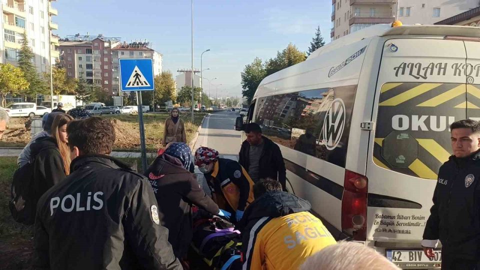 Minibüs ile motosiklet çarpıştı: 1 yaralı