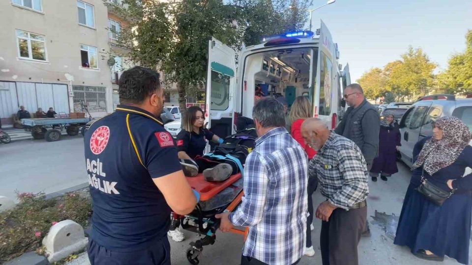Karaman’da elektrikli bisiklet hafif ticari araca arkadan çarptı: 1 yaralı