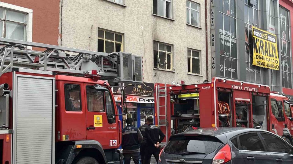 Konya’da apartmanın birinci katında çıkan yangın korkuttu