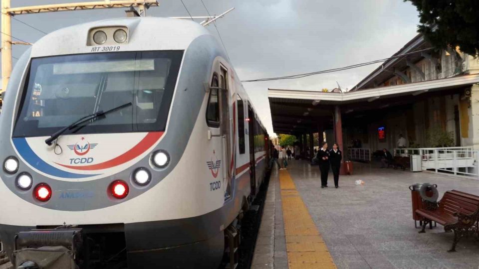 Engelli, gazi ve şehit yakınları kimlikle bilet alıp seyahat edebilecek