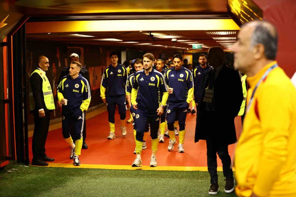 Trendyol Süper Lig: Galatasaray: 0 - Fenerbahçe: 0 (Maç devam ediyor)