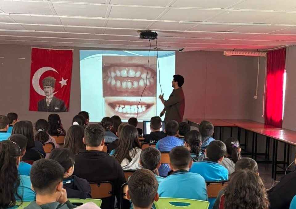 Karapınar'da Sağlık Ekiplerinden Öğrencilere Kapsamlı Yaşam Eğitimi