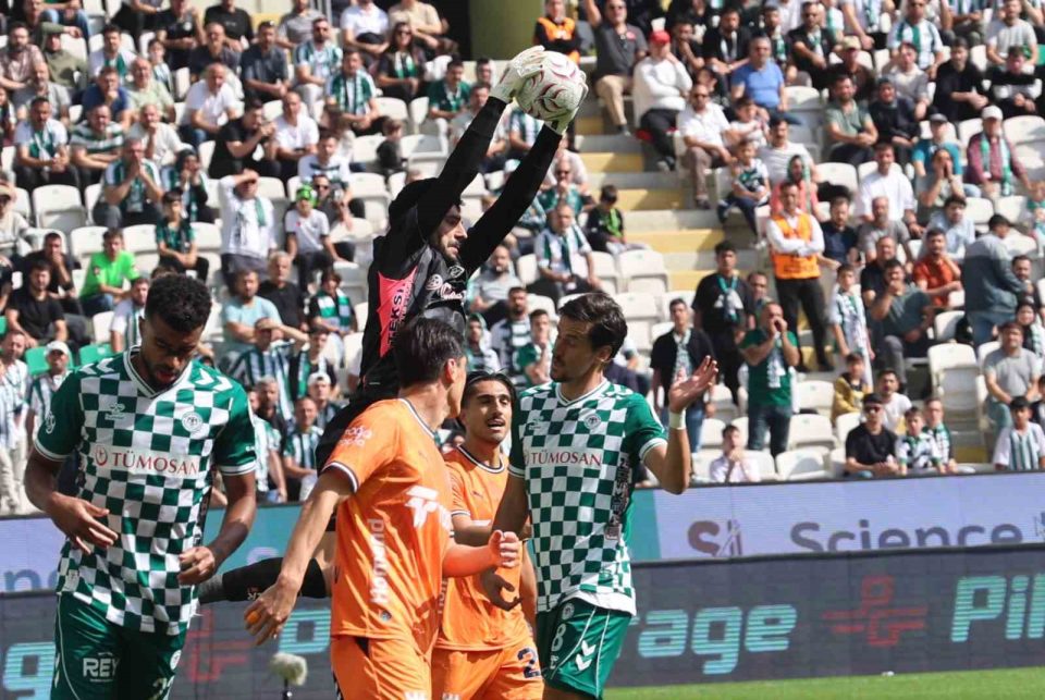 Trendyol Süper Lig: Konyaspor: 0 - Başakşehir: 0 (İlk yarı)