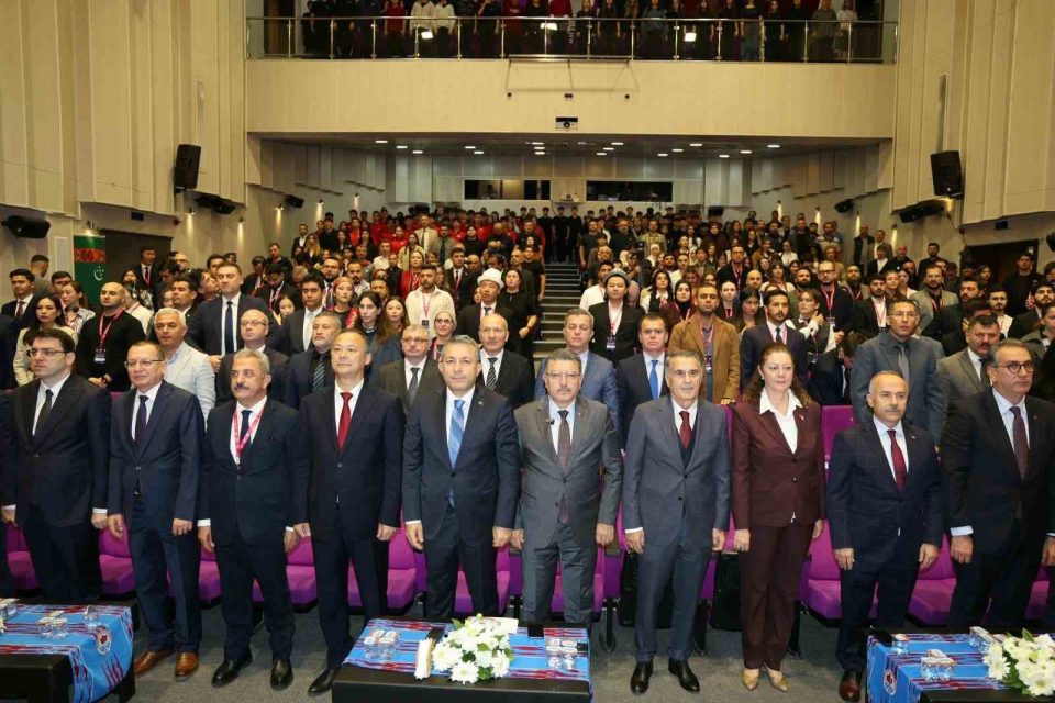 Şenol Güneş: "Milli takımın antrenörünü kendimiz yetiştirmeliyiz"