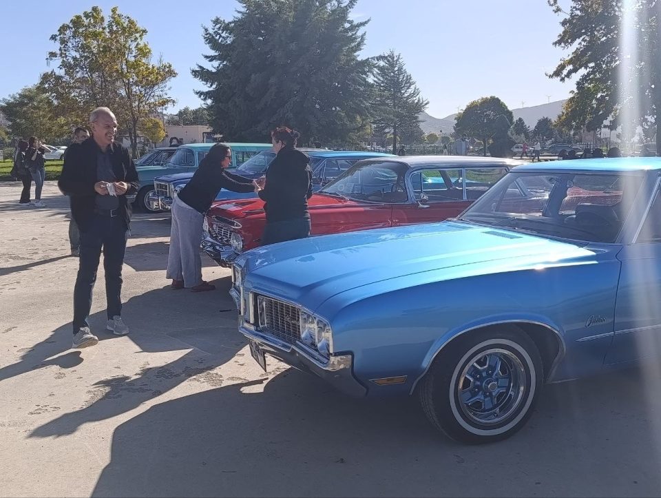 Klasik otomobiller Beyşehir Gölü’nü turladı