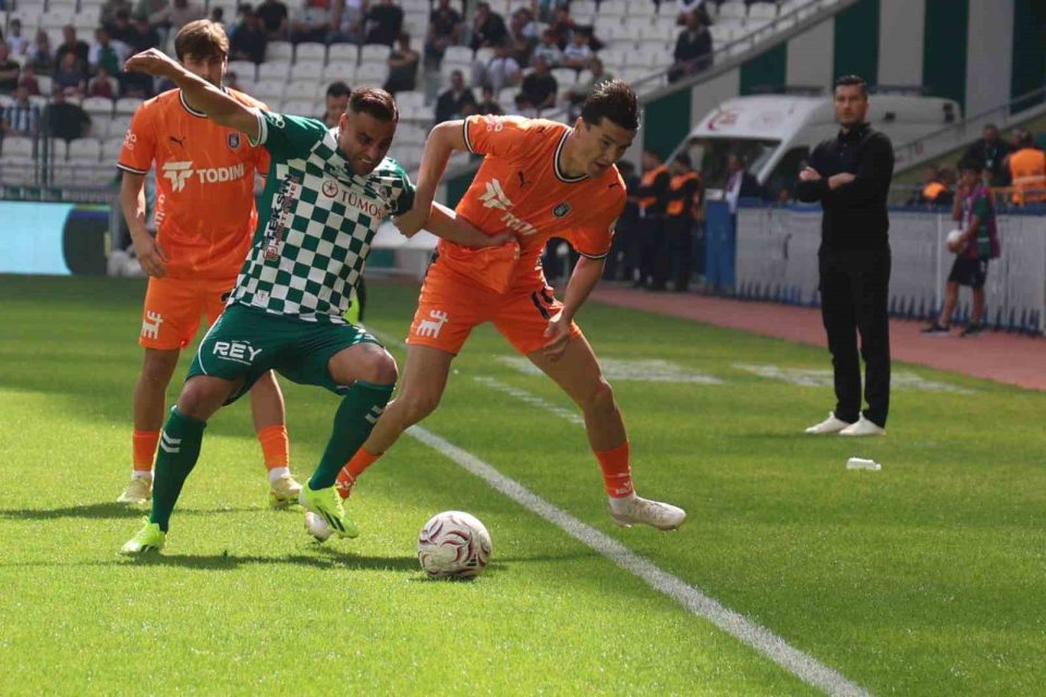 Trendyol Süper Lig: Konyaspor: 0 - Başakşehir: 0 (İlk yarı)