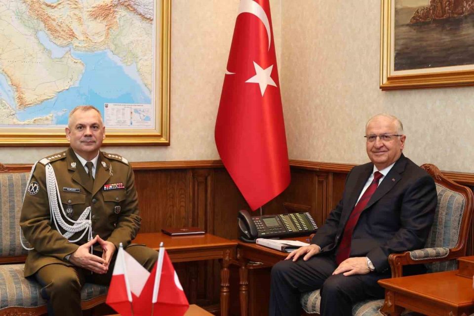 Milli Savunma Bakanı Yaşar Güler, Polonyalı Mevkidaşı Orgeneral Kukula ile Görüştü