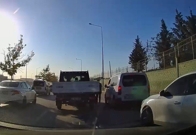 Tartıştığı sürücünün kamyonetine attığı tekme 180 bin liraya maloldu