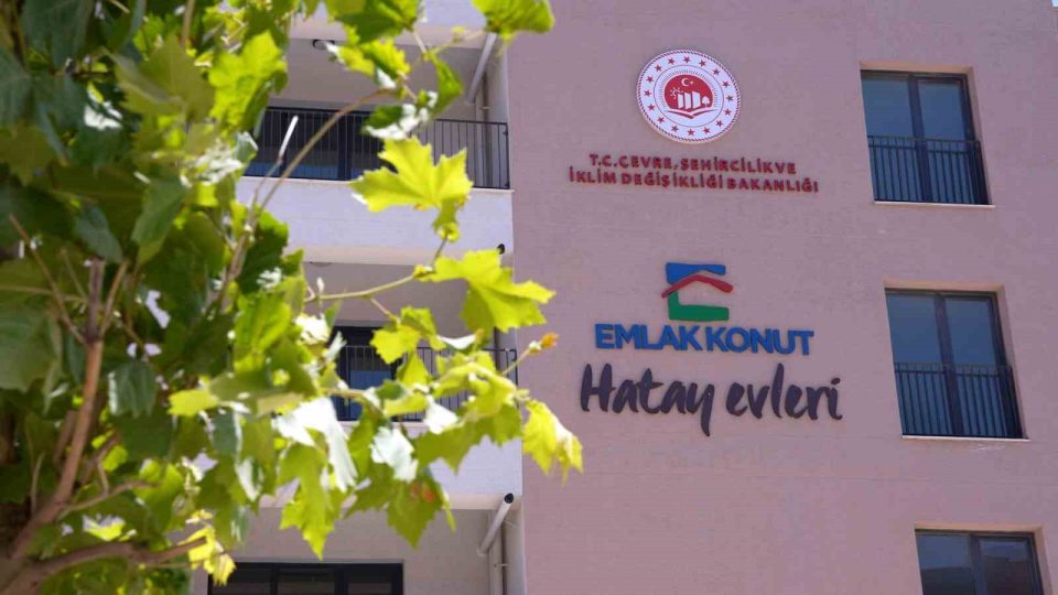 Bakan Kurum, yeni evine taşınan Hataylı depremzede Artun’un görüntülerini paylaştı