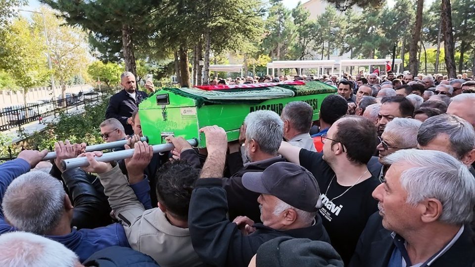 Kıraathanedeki tüfekli saldırıda ölen şahıs son yolculuğuna uğurlandı