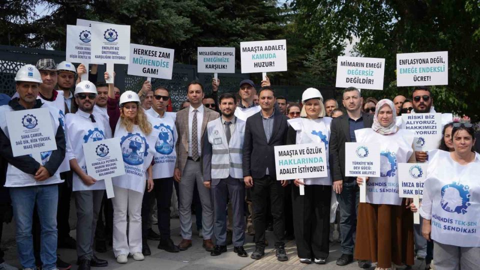 Mühendis Tek-Sen Konfederasyonu’ndan Bakanlık önünde özlük haklarında ve ücretlerde iyileştirme talebi