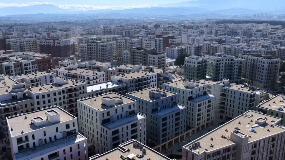 Bakan Kurum, yeni evine taşınan Hataylı depremzede Artun’un görüntülerini paylaştı