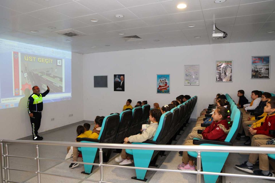 Çocuklar Trafik Bilincini Selçuklu Trafik Eğitim Parkı’nda Kazanıyor