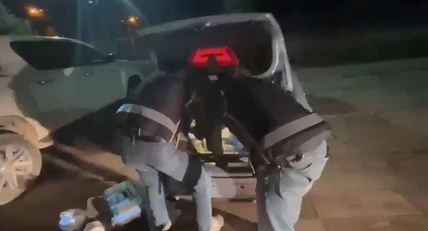 Özenle paketlenmiş kutulardan cephanelik çıktı