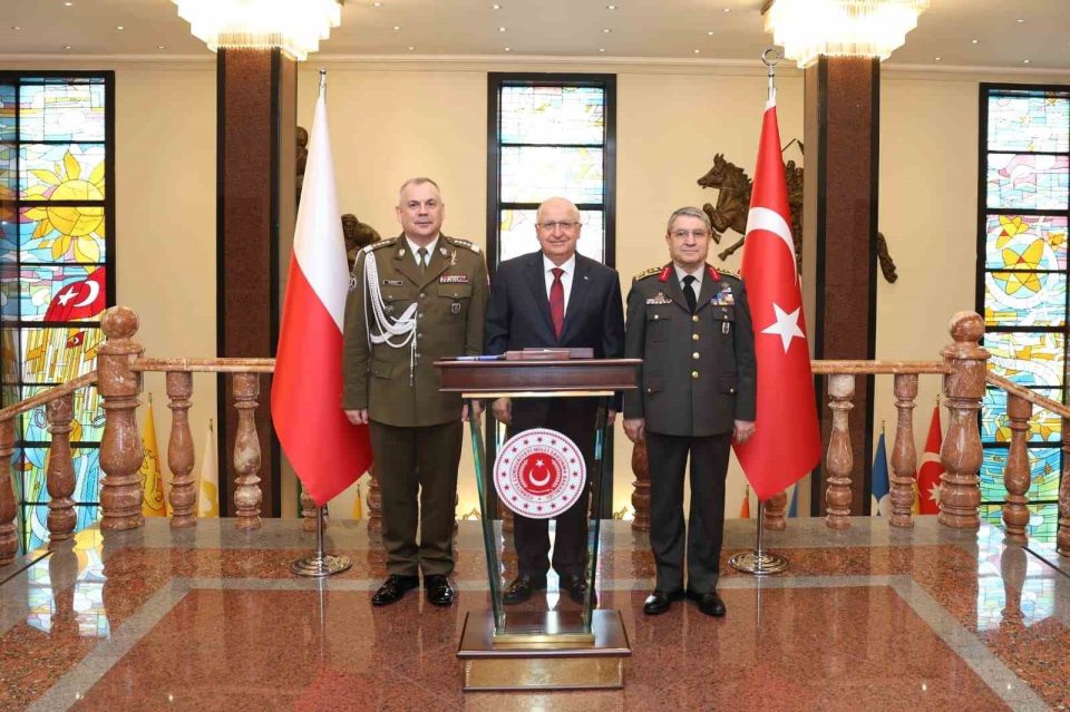 Milli Savunma Bakanı Yaşar Güler, Polonyalı Mevkidaşı Orgeneral Kukula ile Görüştü
