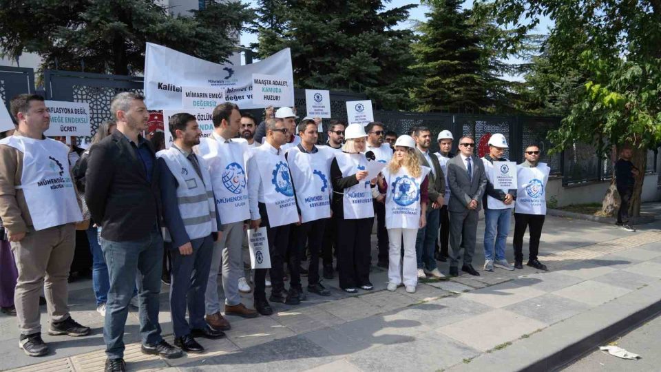 Mühendis Tek-Sen Konfederasyonu’ndan Bakanlık önünde özlük haklarında ve ücretlerde iyileştirme talebi