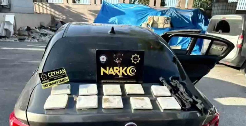 Adana’da 2 araçta 2 kilo 95 gram metamfetamin ele geçirildi